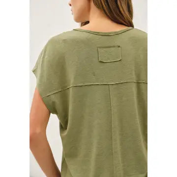 Raw Edge Detailed V-Neck Linen Tee