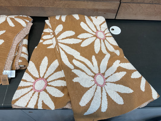 Knit Throw with Flowers