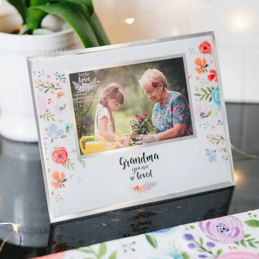 Grandma - 9.25" X 7.25" Frame (Holds 6" X 4" Photo)