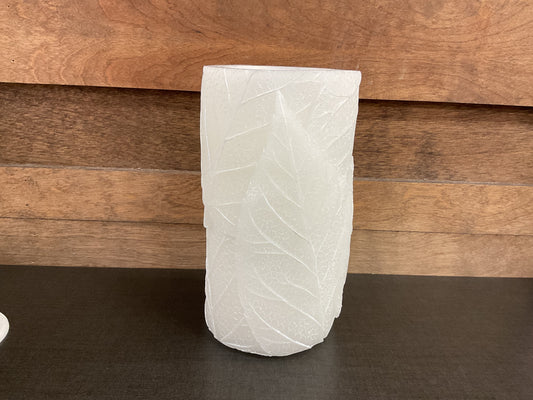 White Leaves Fountain Candle