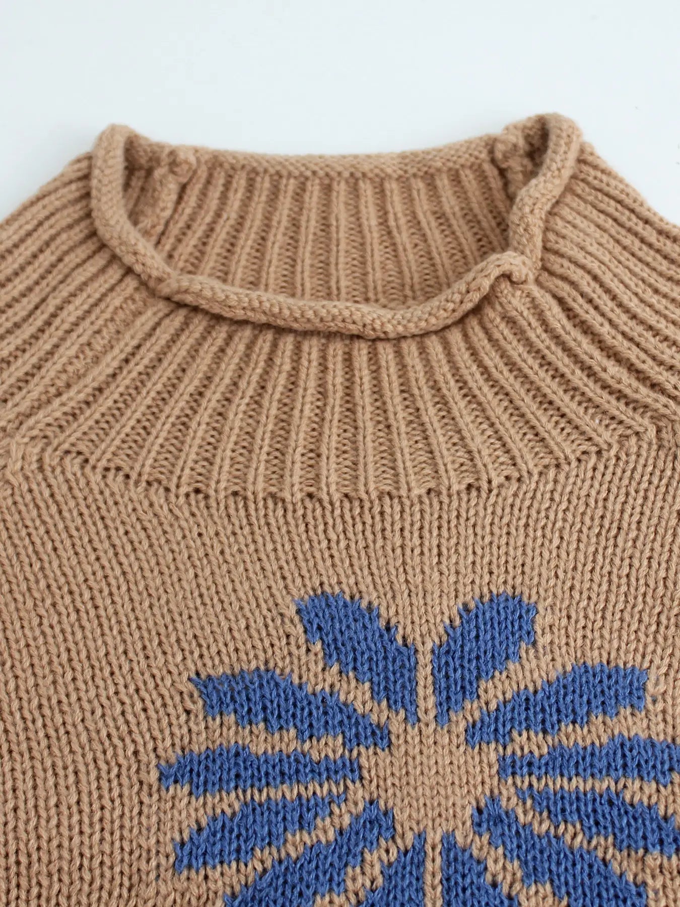 Vintage Blue Daisy Pattern Ribbed Knit Sweater